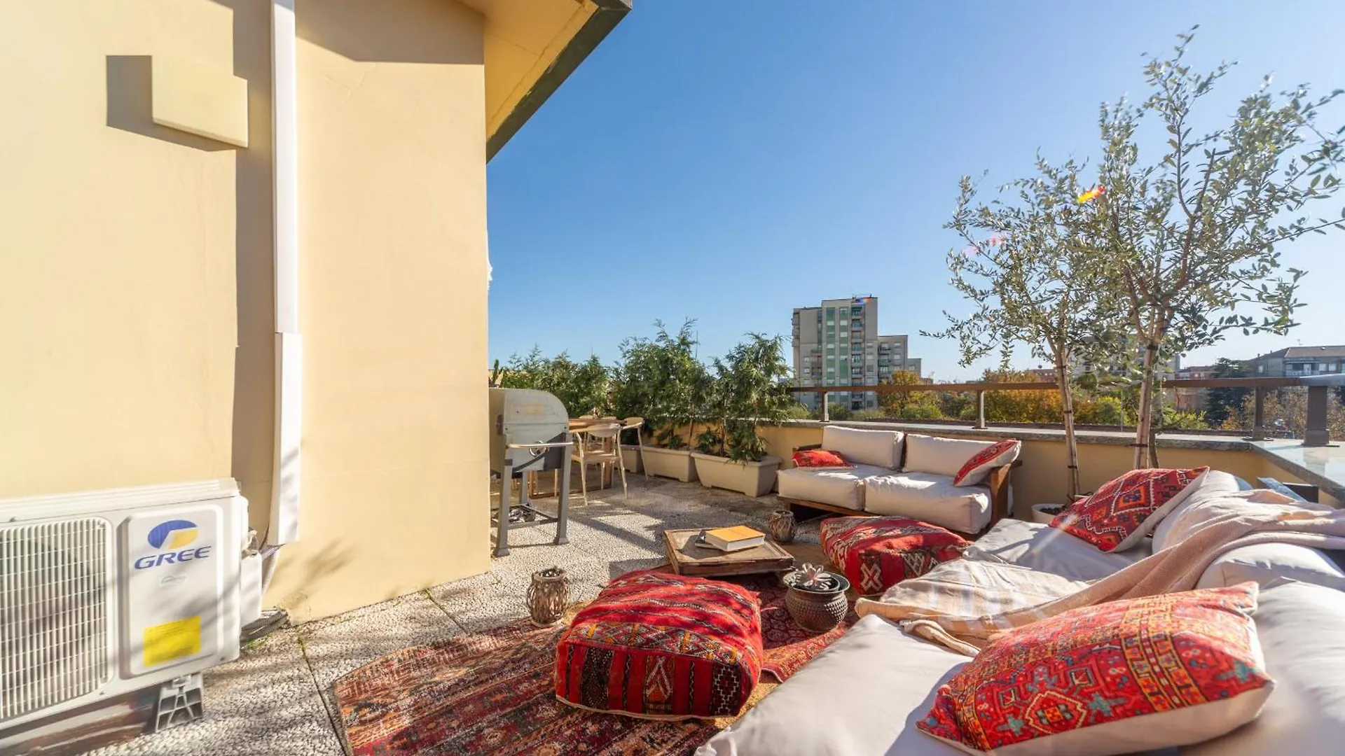 Casa Madera With Lovely Terrace Milan Italy