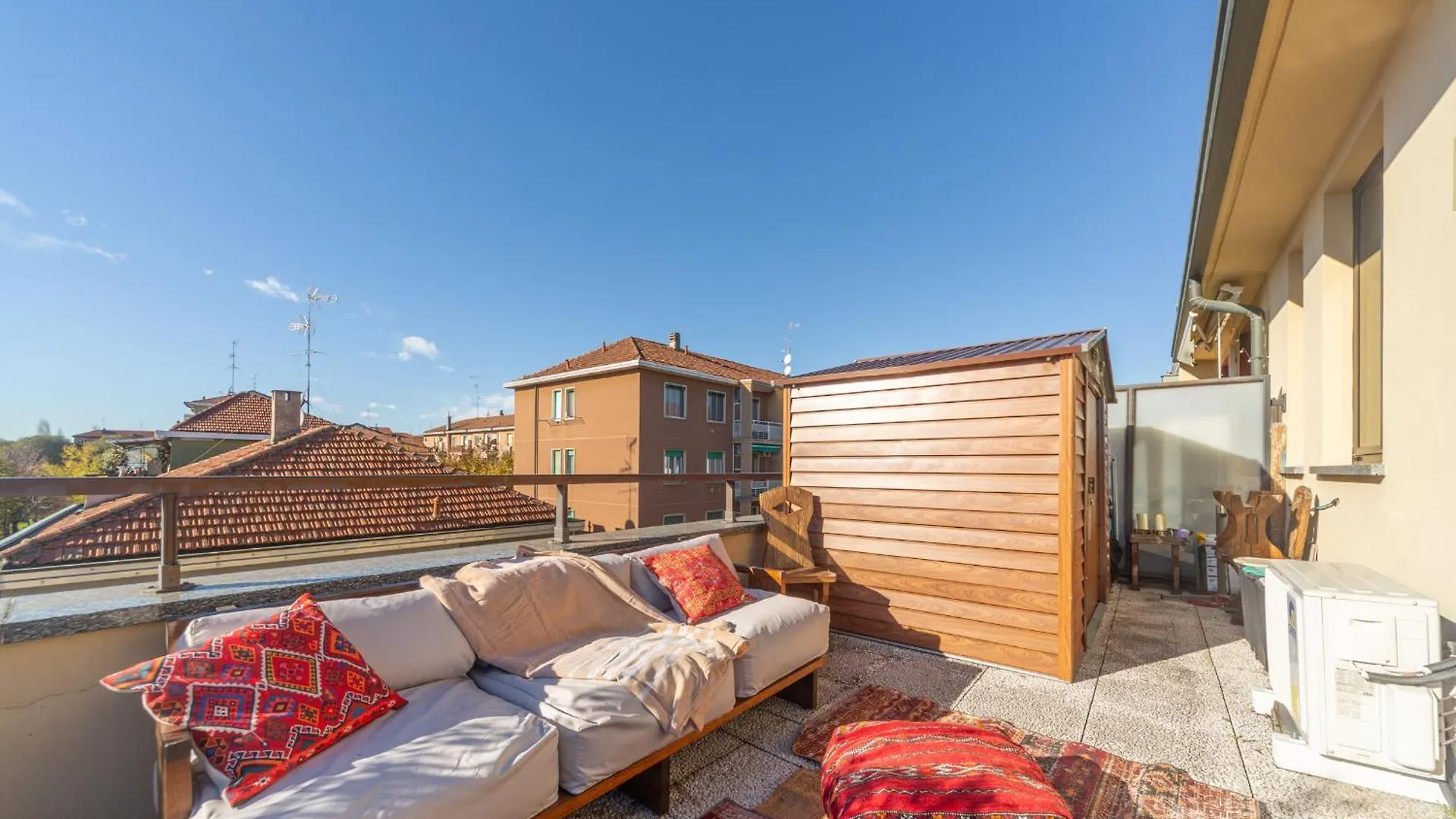 Apartment Casa Madera With Lovely Terrace Milan