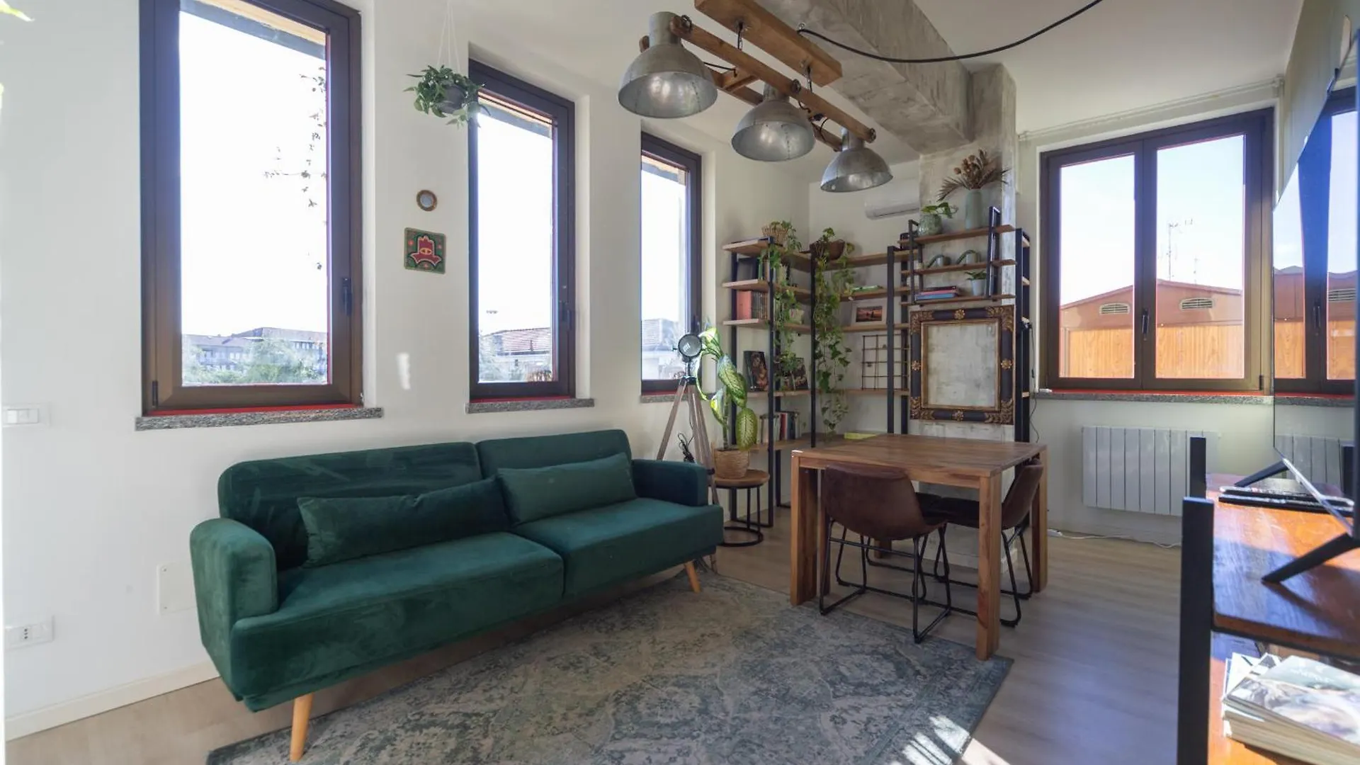 Casa Madera With Lovely Terrace Milan