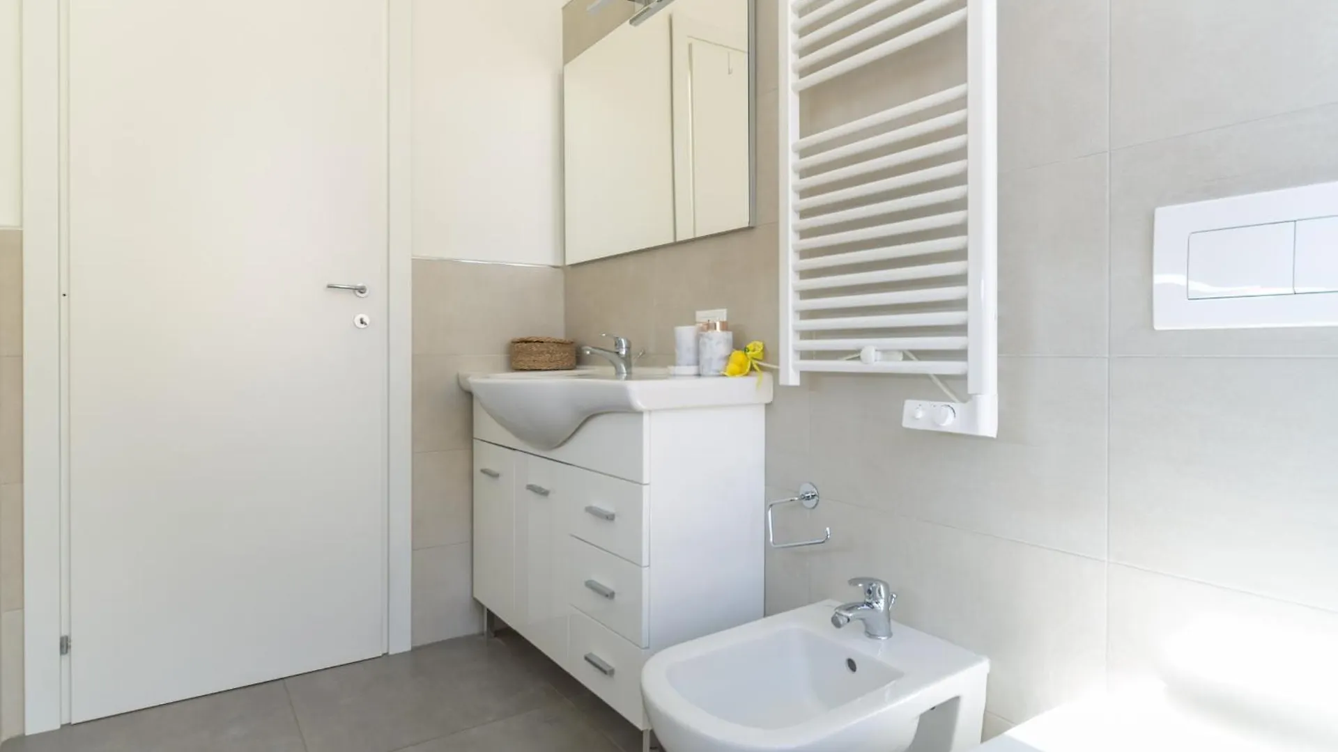 Casa Madera With Lovely Terrace Milan Apartment