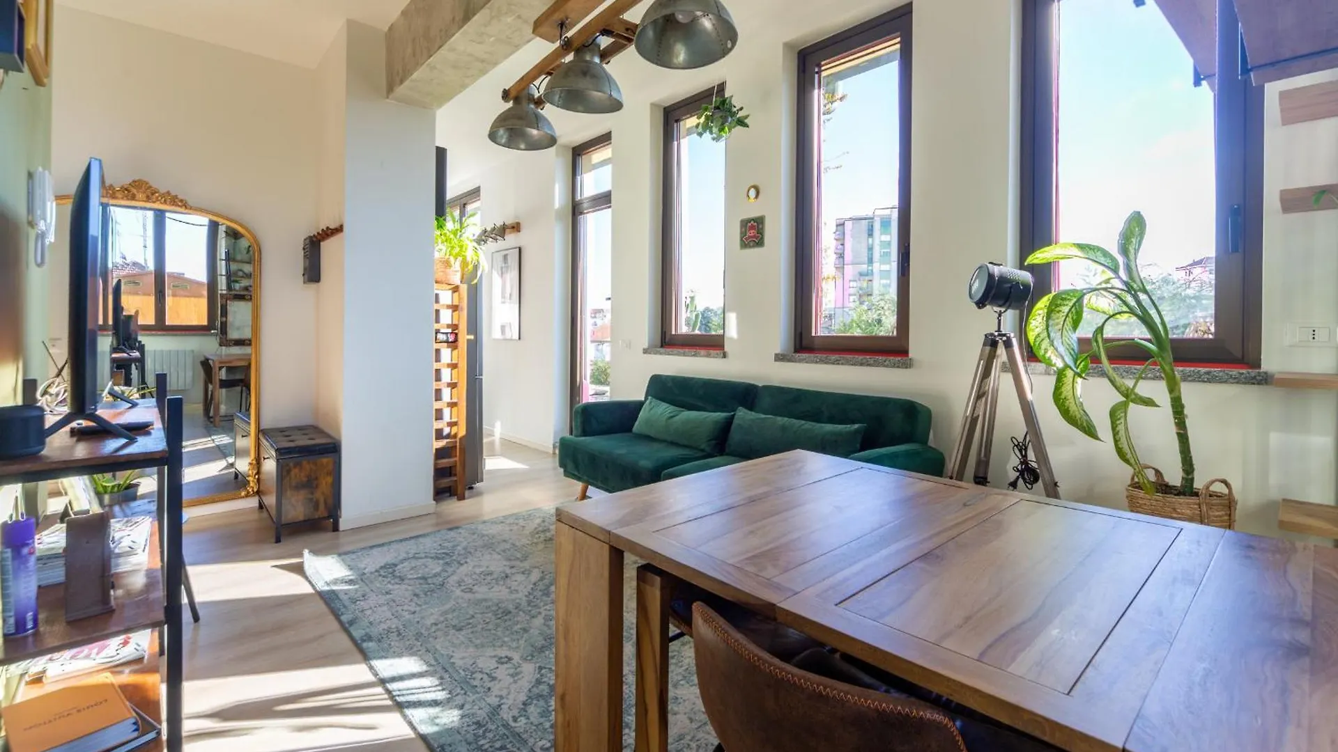 Apartment Casa Madera With Lovely Terrace Milan