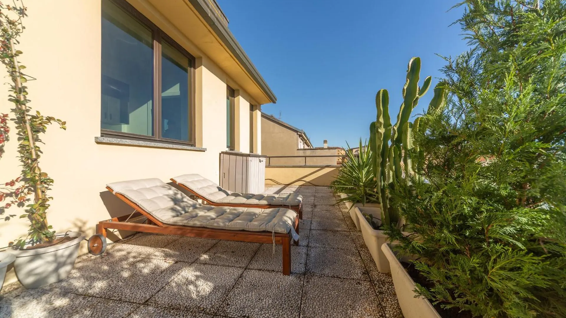 Casa Madera With Lovely Terrace Milan Apartment
