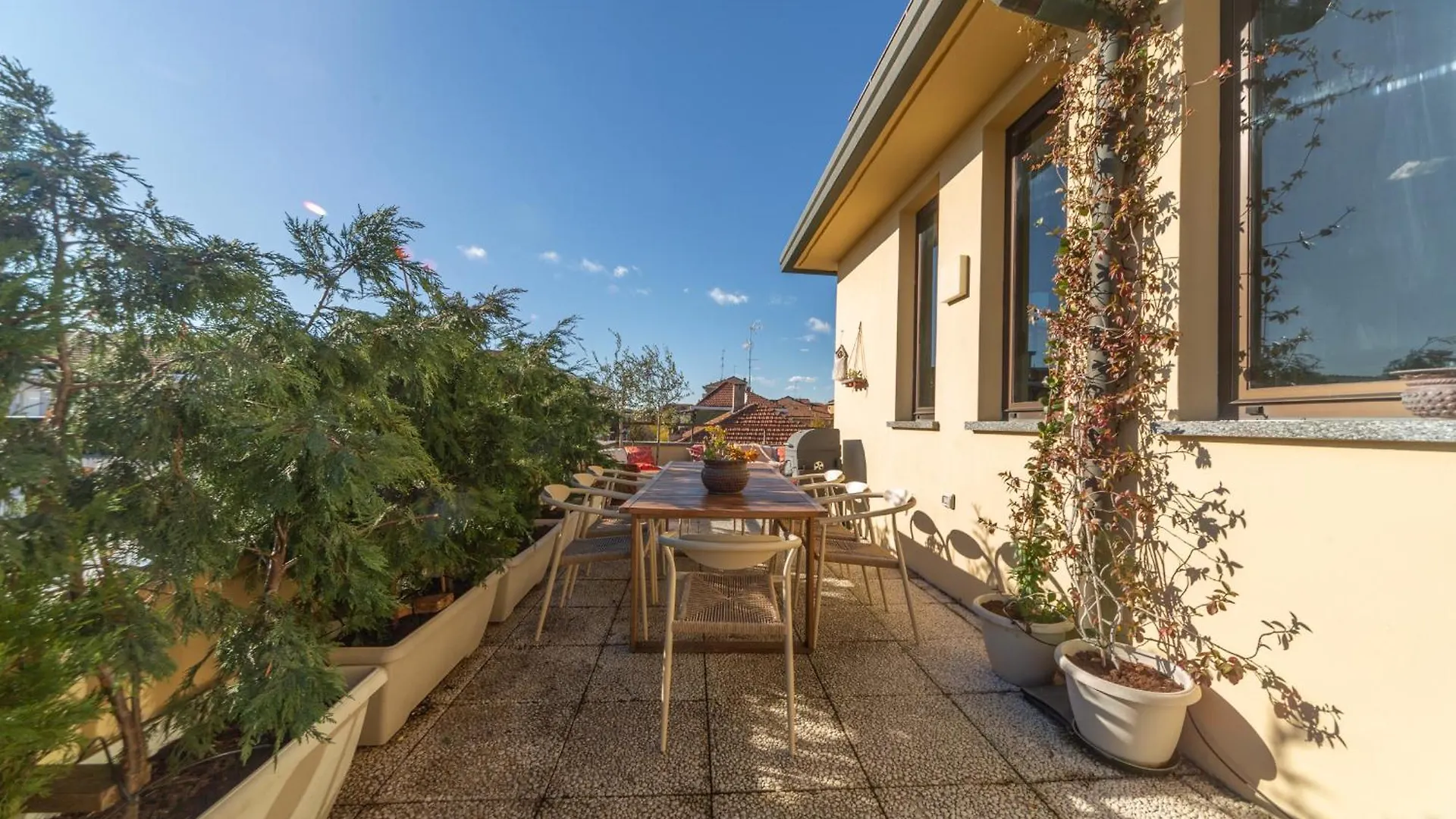 Casa Madera With Lovely Terrace Milan