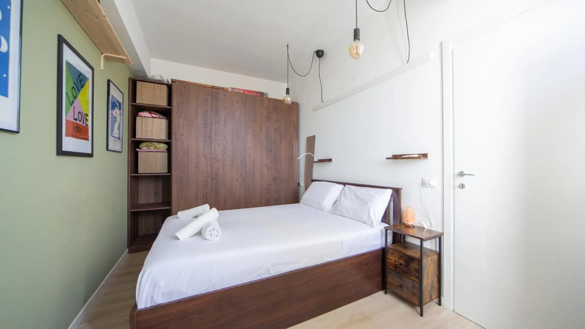 Casa Madera With Lovely Terrace Milano